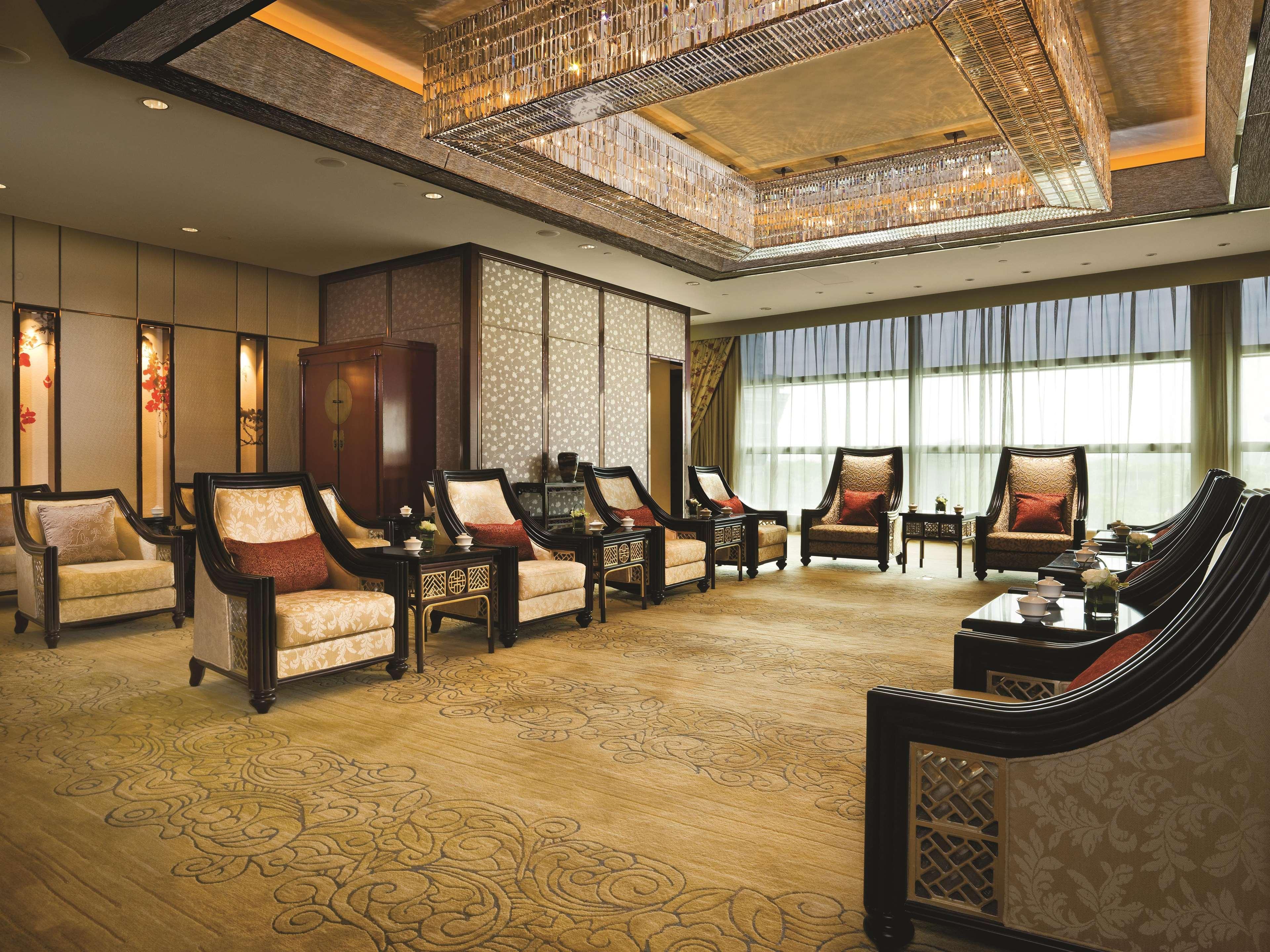 Kerry Pudong, - Indoor Connecting To New International Expo Centre Hotel